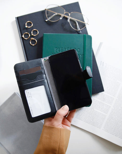 Viedtālruņa atveramais maciņš Apple iPhone 13 Magnet Wallet Pl - Melna
